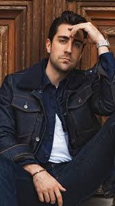 Pin De C H R M A En Yagiz En 2020 Celebridades Guapas Fotos De Famosos Actores
