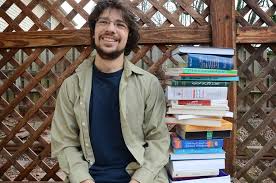 موقع الكتروني يدعم استمرارية اللغة العربية Al Fanar Media