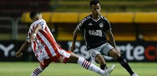 Veja a escalação oficial do vasco. Escalacao Vasco Tera Riquelme Na Lateral Esquerda Contra O Csa 21 07 2021 Uol Esporte