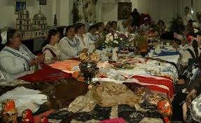 În prima zi de crăciun, colindătorii merg din casă în casă cu steaua în mână și le. 7 Ianuarie CrÄciunul Pe Stil Vechi Cum SÄrbÄtoresc Ortodocsii De Rit Vechi Nasterea Mantuitorului TradiÅ£ii Si Obiceiuri Ziarul Unirea