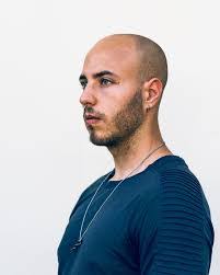 Lisa Manzi's Instagram, Twitter & Facebook