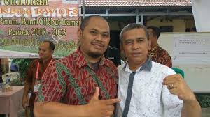 Maybe you would like to learn more about one of these? Pil Rw Di Perumahan Bcd Bogor Ini Patut Dicontoh Calon Yang Kalah Langsung Peluk Ketua Rw Terpilih Tribunnews Com Mobile