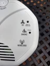 Moreover, these sensors will give you a signal initially when there are any fire and the first alert dual unit components include photoelectric and ionization detectors to detect if there is any smoke or leakage of carbon monoxide. First Alert Smoke And Carbon Monoxide Alarm Review