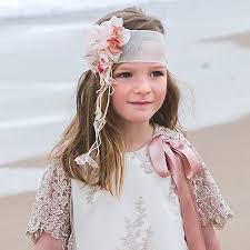 This page is about nina moda vestido infantil,contains lappepa moda infantil conjunto niña 2 piezas rayas azules & lazos amarillos,nini moda infantil vestido niña topitos marino & blanco,topos y rayas moda infantil,lappepa moda infantil vestido niña estampado loros. Tocado Nina Flores Rochy Tocado Ninas Vestido Floral Para Chicas Vestido De La Muchacha