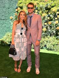 Chrishell stause denkt langsam über dating wieder nach ihrer trennung von justin hartley im letzten jahr. Verkauf Sonnenuntergang Maya Vander Sagt Chrishell Stause Tut Grossen Inmitten Justin Hartley Scheidung Aktuelle Boulevard Nachrichten Und Fotogalerien Zu Stars Sternchen