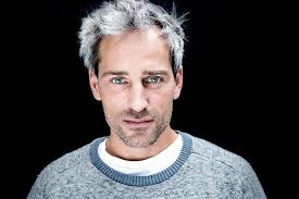 Oliver Bjerrehuus kan ikke flygte fra fortiden: Folk vil høre om mit crazy  liv