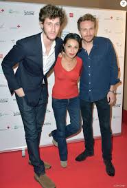 Nouveautés ou anciens hits, toutes les paroles de lorie (pester) sont disponibles sur paroles.net. Jean Baptiste Maunier Saida Jawad Et Roby Schinasi Compagnon De Lorie Pester A La Soiree De Presentation Du Clip Du Collectif Seul Ensemble Au Profit De La Purepeople