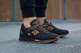 Découvrez notre sélection de baskets new balance pour femmes et hommes. New Balance Cm 1600 Ag Black Gold Ou L Acheter Sneakers Actus Sneakers Men Fashion Sneakers Men Trendy Sneakers