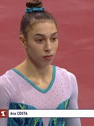 Nicki Robbins's Instagram, Twitter & Facebook