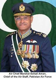C'est le poste hiérarchique le plus élevé de l'armée selon l'article 243 de la constitution du pakistan, le chef de l'armée est nommé par le président de la république en suivant le conseil du premier. Chief Of The Air Staff Pakistan Air Force