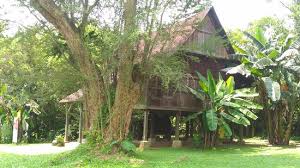 Muzium warisan melayu is a museum of malay heritage showcasing traditional architecture, manuscripts, textiles, kris and jewellery. Muzium Warisan Melayu Upm Picture Of Muzium Warisan Melayu Upm Malay Heritage Museum Sri Kembangan Tripadvisor