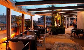 Los restaurantes que ofrecen cocina de autor ocupan los edificios más elegantes y vanguardistas de la ciudad, y, además, con un diseño a medida del alto nivel de los platos que ofrecen. Las Terrazas Tambien Son Para El Invierno Bar Moderno Terraza Restaurant Terrazas