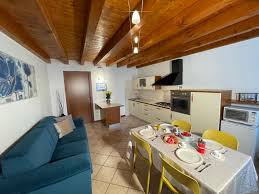 Scopri la zona con vrbo: Casa Loredana Graziosa Casa Vacanze Sul Lago Di Garda Cavalcaselle Updated 2021 Prices