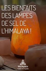 Les Bienfaits Des Lampes De Sel De L Himalaya Wemystic France Lampe De Sel Sel De L Himalaya Remedes Naturels Faits Maison