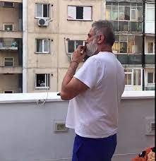 Damian draghici este un muzician complet/desavarsit, ce poate imbina diverse si numeroase. Coronavirus Lockdown Romanian Musician Damian Draghici Plays The Pan Flute From His Balcony Romania Insider