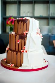 Hochzeitstorte Weiss Schokolade Halb Und Halb Kuchen Fur Die Hochzeit Hochzeitstorte Schokolade Hochzeitstorte
