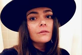 Rebecca Simms's Instagram, Twitter & Facebook