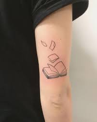Pin Von Berit Stein Auf Bibliophile Buch Tattoo Tattoo Ideen Klein Ideen Fur Tattoos Tatowierungen