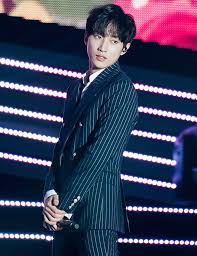 Chungju, 18 de noviembre de 1991), profesionalmente conocido como jinyoung, es un cantante, compositor, productor y actor surcoreano.es exmiembro del grupo b1a4 Jung Jin Young Singer Wikipedia