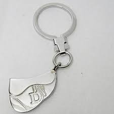 Porte Cles Representant Le Sac Saddle Christian Dior En Metal Etsy Paris Jewelry Dior Christian Dior