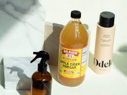 How to use homemade apple cider vinegar hair rinse you can use this amazing diy apple cider vinegar hair rinse after washing your hair with your regular shampoo and after using your conditioner. Should I Be Rinsing My Hair With Apple Cider Vinegar