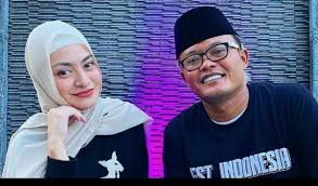 Maybe you would like to learn more about one of these? Nathalie Holscher Akui Jatuh Cinta Sama Sule Saat Video Call Pertama