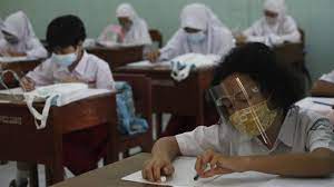 Dalam kegiatan belajar mengajar secara relevan. Sekolah Tatap Muka Semester Genap Dimulai Sejumlah Daerah Memutuskan Terus Gelar Pembelajaran Daring Bbc News Indonesia
