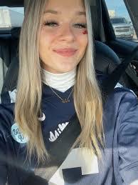 Annette Marlow's Instagram, Twitter & Facebook