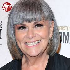 Dawn French brings back her signature bob as she shows off her impressive  weight loss  https://www.mirror.co.uk/3am/celebrity-news/dawn-french-brings-back-signature-29345394