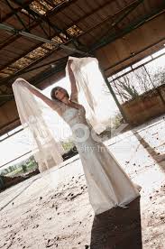 Stai cercando l'abito da sposa? Donna Matura Caucasica In Abito Da Sposa Fotografie Stock Freeimages Com