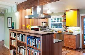 library shelves separate the living room from the kitchen design fraley and company decoist kuche dekoration kuchensets offene kuche