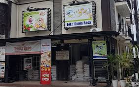 Ud nanda jaya yang berlokasi di dusun berasan desa kemlagilor kecamatan turi kabupaten lamongan dan telah berdiri selama 10 tahun lamanya. Toko Bahan Kuedijakarta Barat