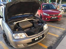 Sesekali datuk terbabas ke tepi jalan. Berpuluh Kereta Tersadai Selepas Isi Minyak Petronas Tampil Mohon Maaf Beri Penjelasan