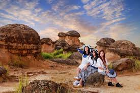 Bukit awan water park gresik. Bukit Jamur Gresik Tempat Asyik Untuk Ngabuburit Dan Hunting Foto Ala Negeri Liliput