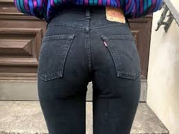 Nasse levis 501, nasse jeans und lederjeans, baden in jeansjacke und jeans. Stunning Vintage Levi S 501 W28 L32 Pitch Black Perfect Etsy Levi Jeans Women Black Levi Jeans Skinny Jeans Style