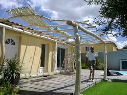 Je réalise également des aménagement intérieur et extérieur en bois de différentes essences suivant leurs fonctions. Pergola En Bois Flotte
