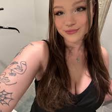 Introducing solids to a 4-month-old baby safely