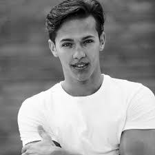 Sean Peterson's Instagram, Twitter & Facebook