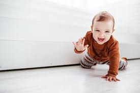 Jika parents melihat bayi mulai kuat, termasuk lehernya yang sudah tegak, maka akan lebih mudah. Tahap Perkembangan Anak 0 12 Bulan Mama Papa Perlu Tahu Supaya Anak Tak Ketinggalan Pa Ma