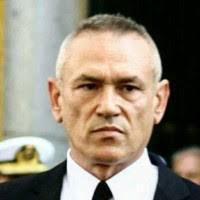 50+ perfiles de «Javier Clemente»