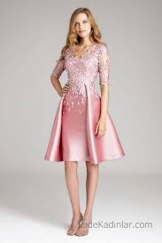 Pudra Pembesi Abiye Modelleri Kisa Saten Yetim Kol V Yakali Dantelli The Dress Kiyafet Dantel Elbise