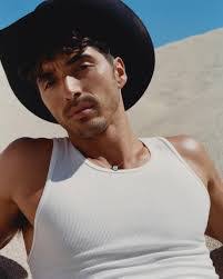 Taylor Schafer's Instagram, Twitter & Facebook