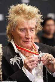 Honey, you're looking at my post, and you can't even say hi to me or you  don't love me anymore 💔💔💔 Reba McEntire