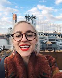 Tortoiseshell frames & a red lip. The perfect duo!💋💄🤓 Photo cred:  Clothes & Pizza Style featured: 125525 Shop now: http://bit.ly/2C8E4yo