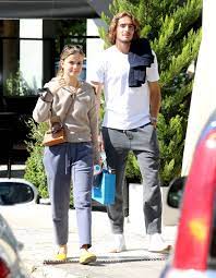 Δεν ξέρουμε όλα τα δεδομένα. O Stefanos Tsitsipas Kai H 8eodwra Petalas Ekanan Ta Pswnia Toys Sth Glyfada Me Matching Synola Marie Claire O Ti Exei Shmasia Gia Tis Gynaikes