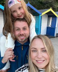 I have a portable set up for a HELIX 9 G3N SI unit. To power it I bought a  small 12v 12ah battery. Hummingbird says the unit draws 1 amp per hour