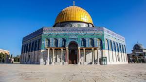 Di masjidil aqsa juga, nabi muhammad sempat salat sunnah sebelum kemudian menjalani miraj, yakni dari dome of the rock (yang saat itu masih jadi satu bagian tak terpisah dengan masjidil aqsa) ke. Masjid Al Aqsa Kembali Dibuka Setelah 2 Bulan Lebih Ditutup Ramadan Liputan6 Com