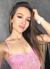 Samantha Leeper's Instagram, Twitter & Facebook