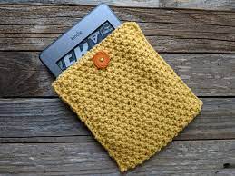 There is a link at the end of this post to a free pdf download of the pattern. Knitted Kindle Cover Savlabot