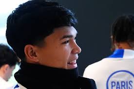 Pablo Wong nuevamente presenta un disfraz exuberante en la Carrera San  Silvestre 2016